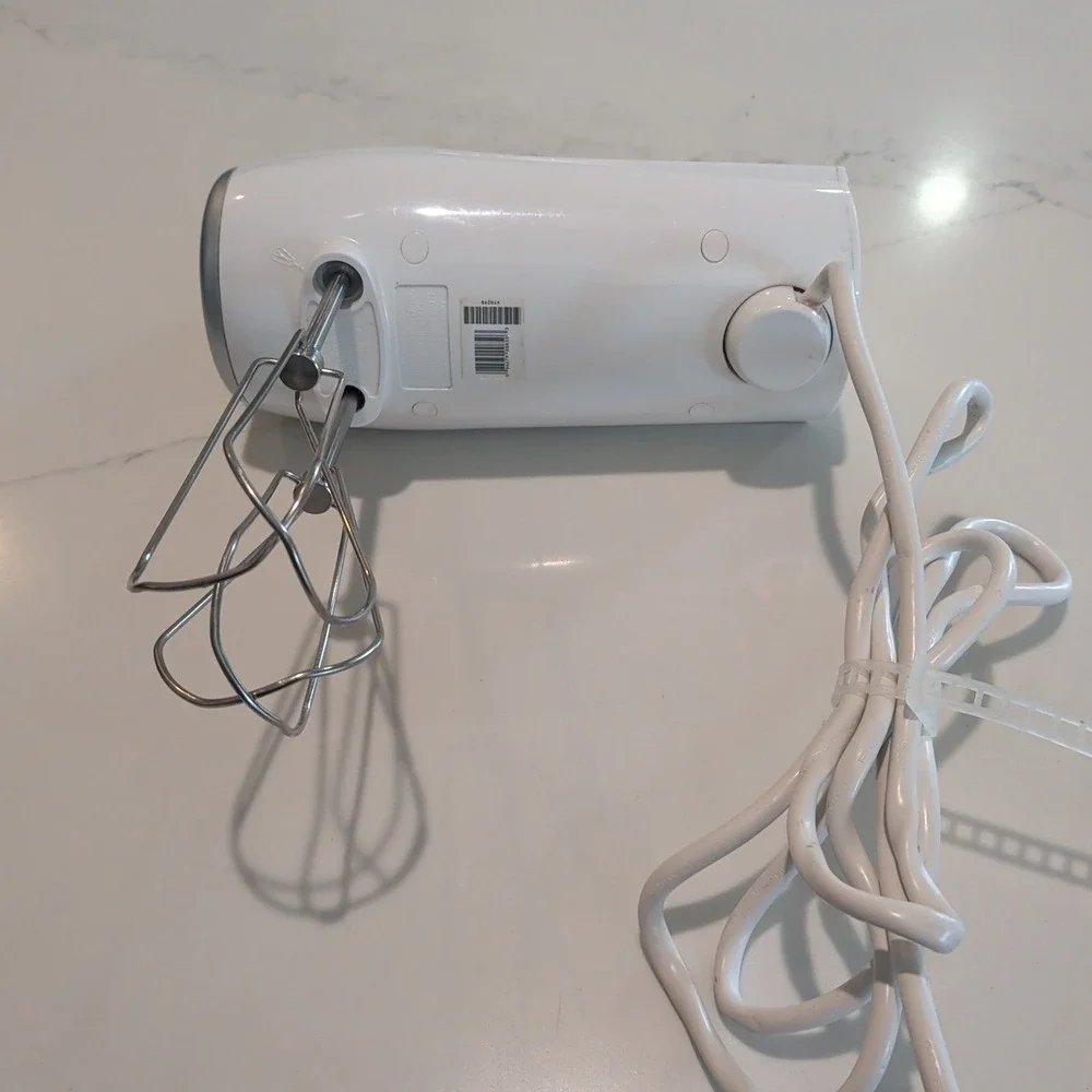 Cuisinart PowerSelect 3-Speed Hand Mixer CHM-3  1 Sets of Beaters